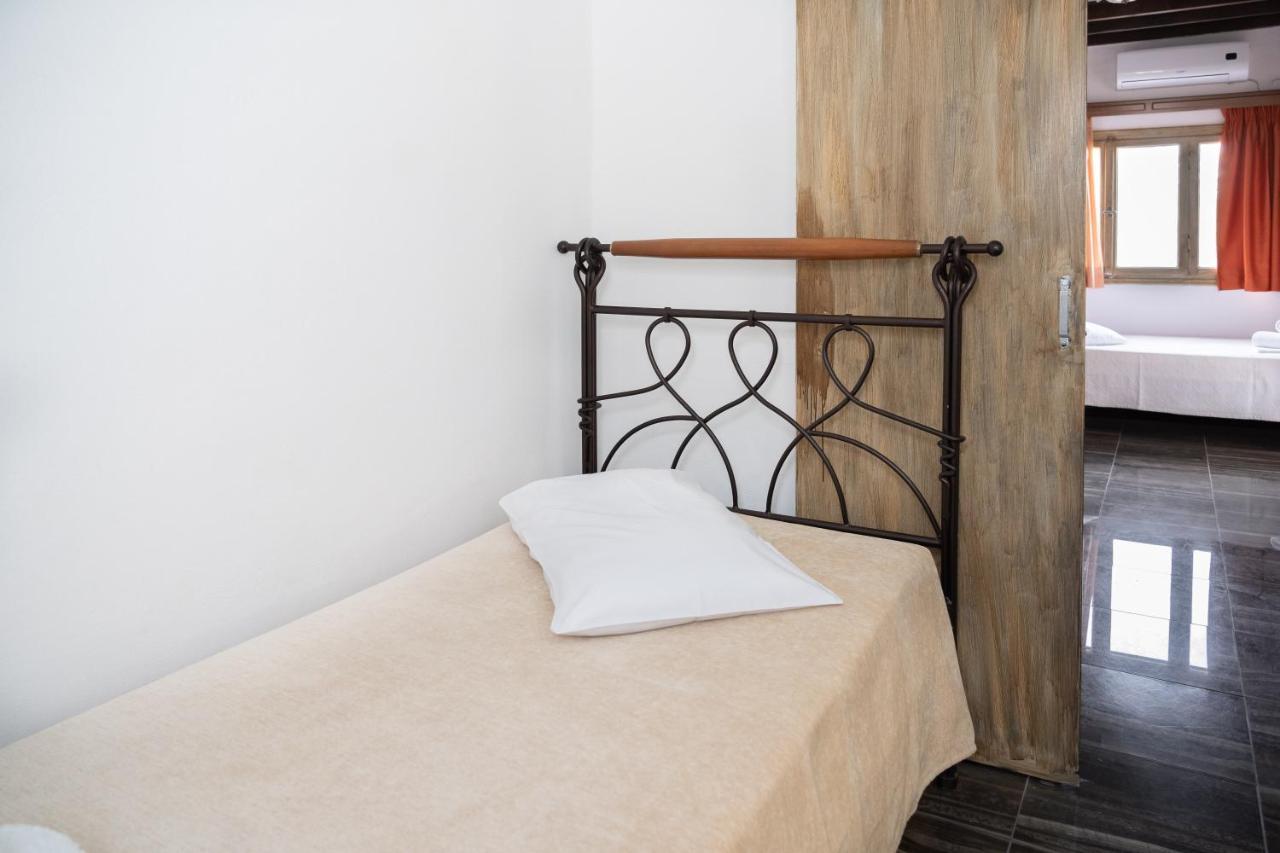 Alexandros By The - Serifos Guest house 2*
