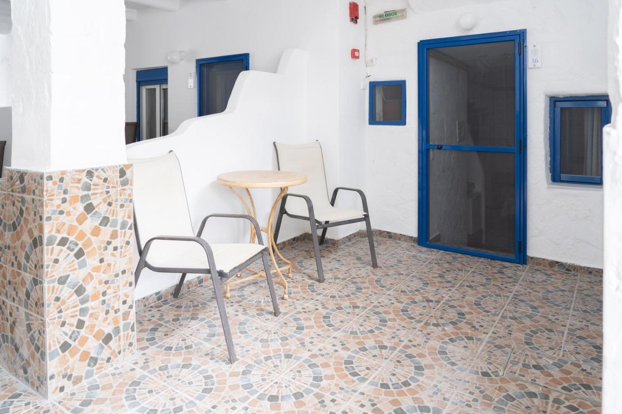 Alexandros By The - Serifos Guest house