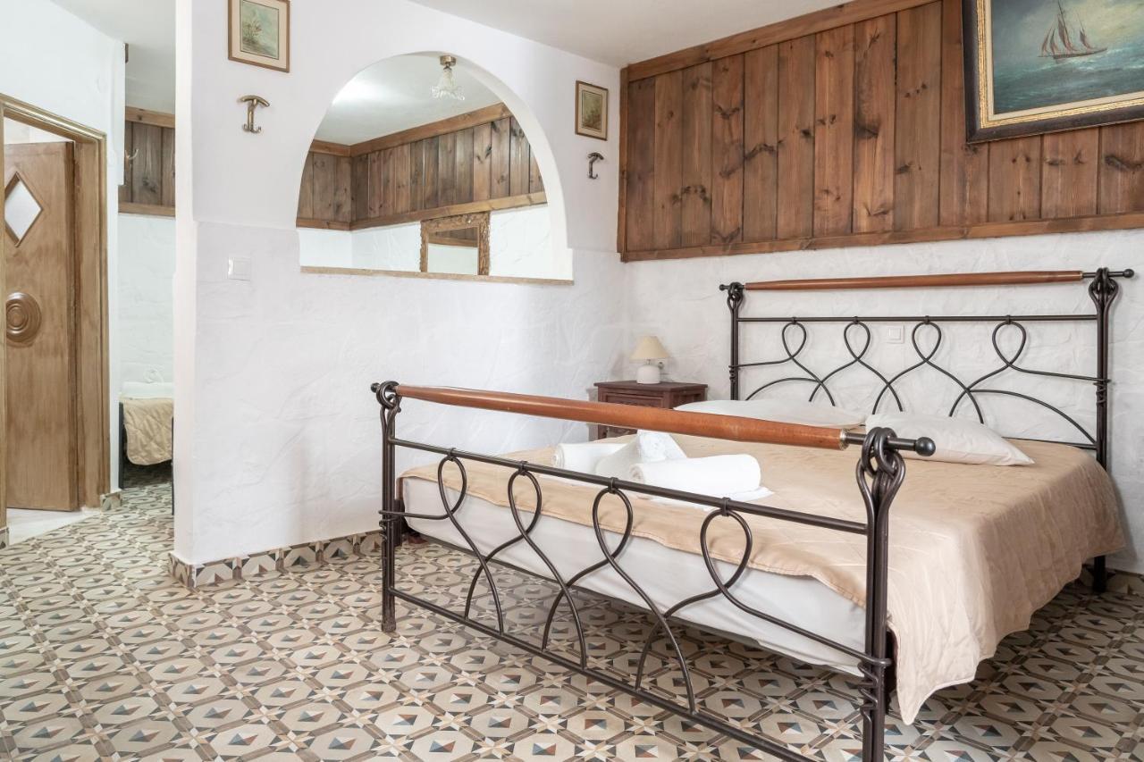 Alexandros By The - Serifos Guest house 2*