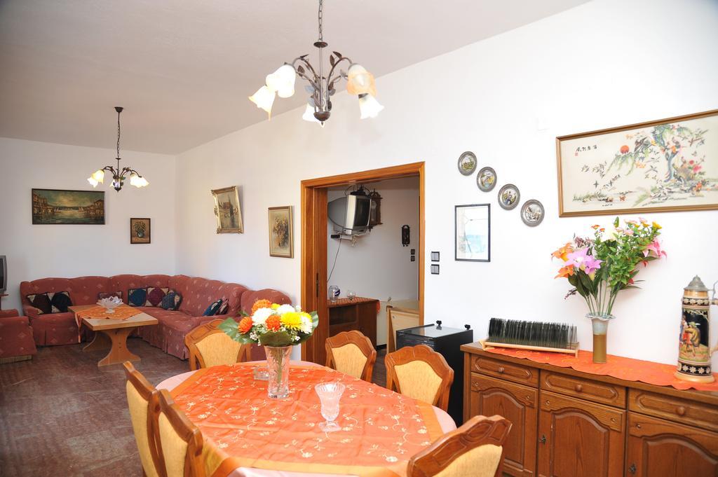 Apartment Froso On The