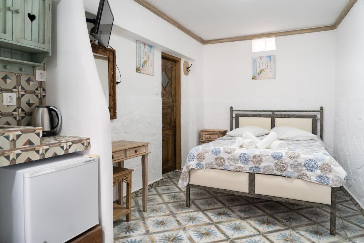 Alexandros By The - Serifos Guest house 2*