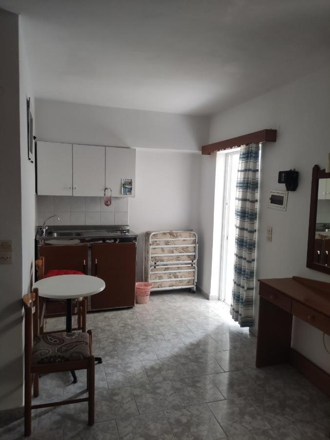 Roses Studios * Karpathos Town (Pigadia)