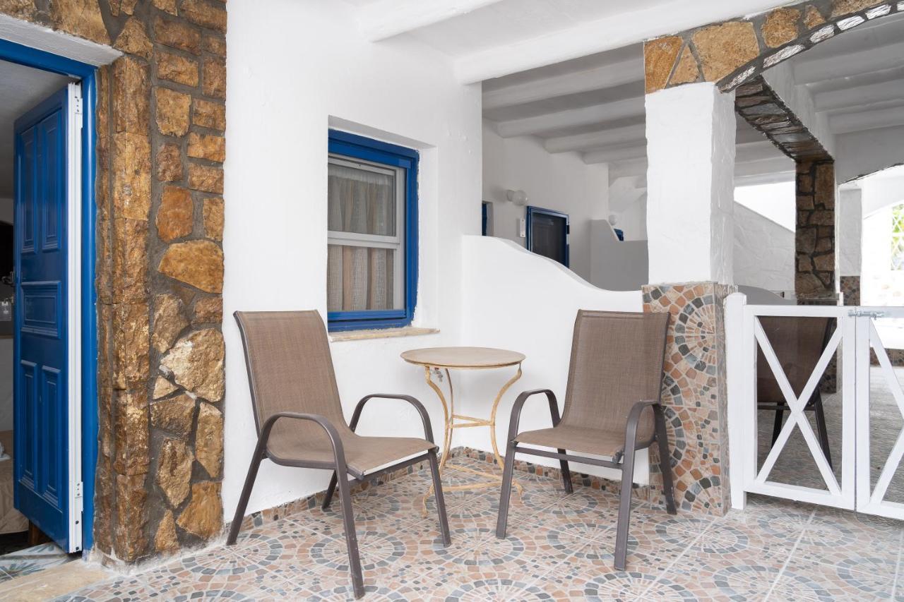 Alexandros By The - Serifos Guest house Livadakia