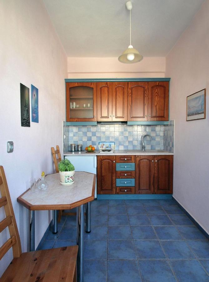 Varda - Kythoikies * Kythira Town