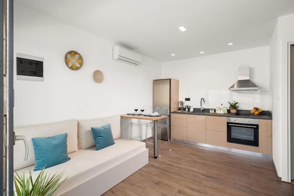 Apartment Nieva 1 *