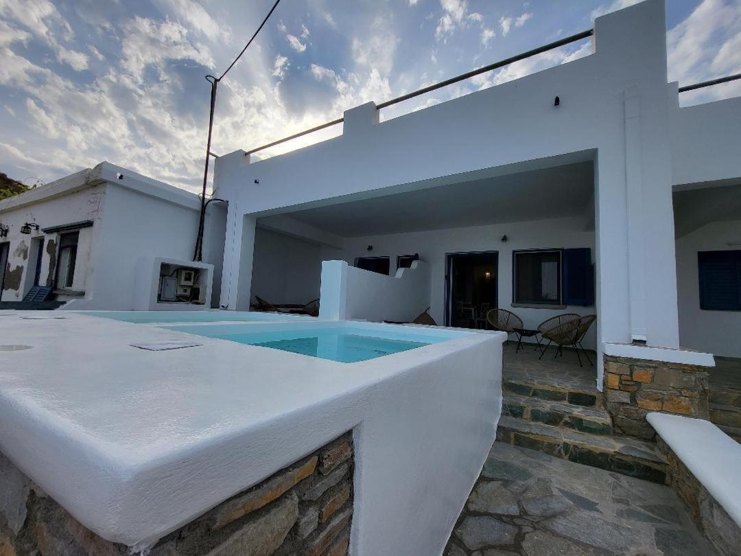 Holiday home Lareroom 3 σπίτι μπροστά στη παραλία με μικρή πισίνα