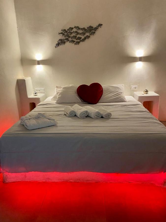 The Muses Of Santorini Private Jacuzzi Apartment Vothon
