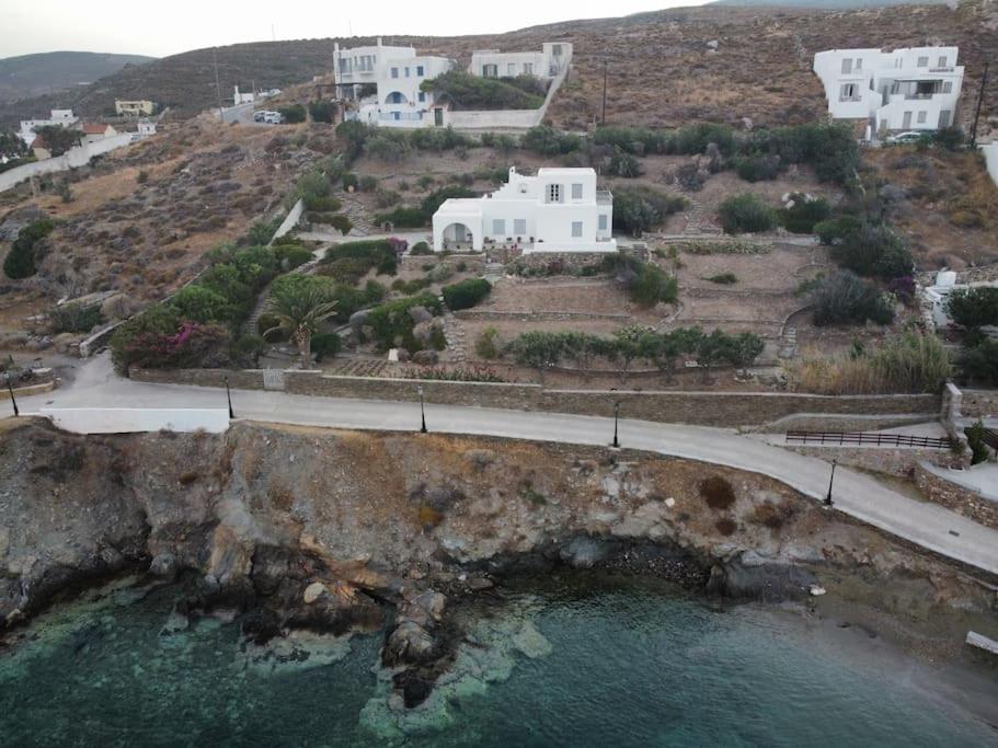 Greek Traditional Island Sai * Loutra (Kythnos)