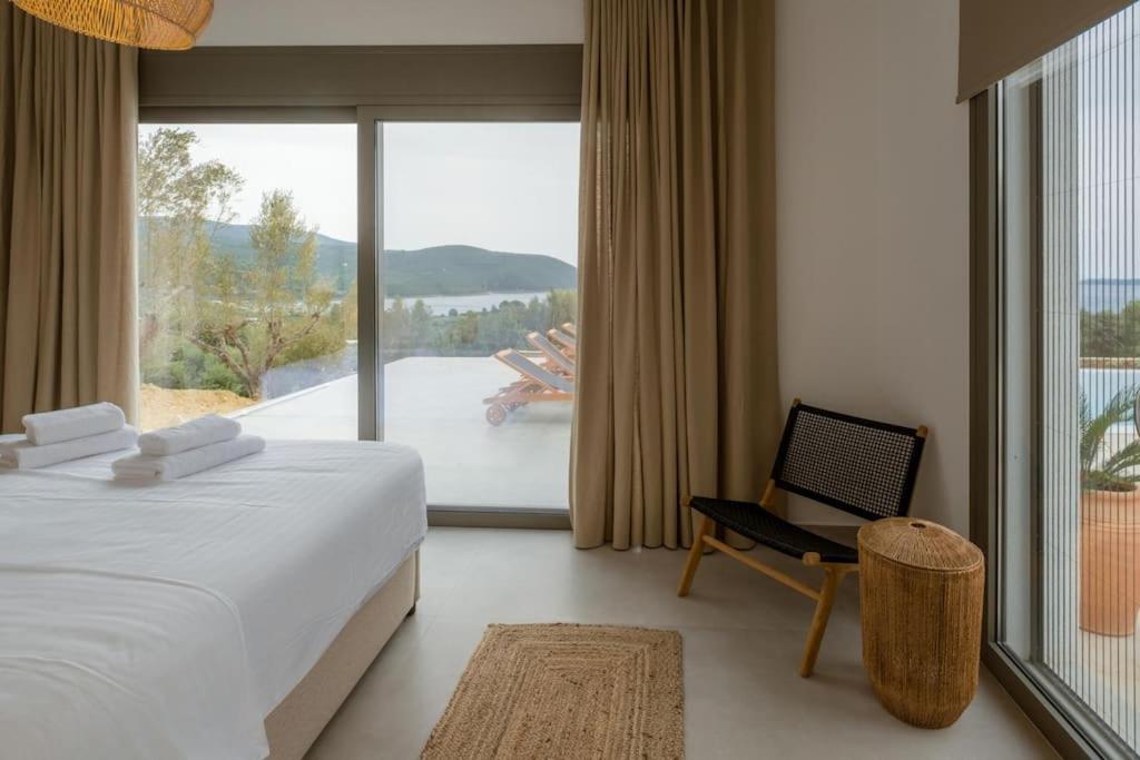 Lemon Hill / Landmark Hosting Villa Finikounta