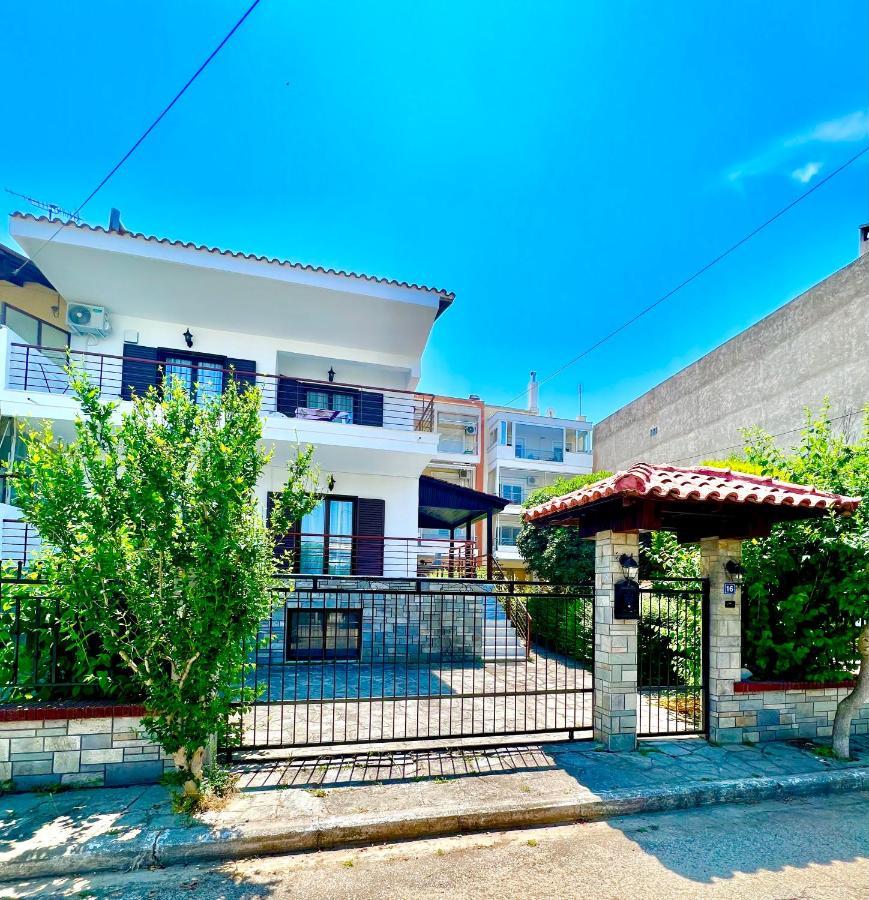 Athena Getaway Apartment *