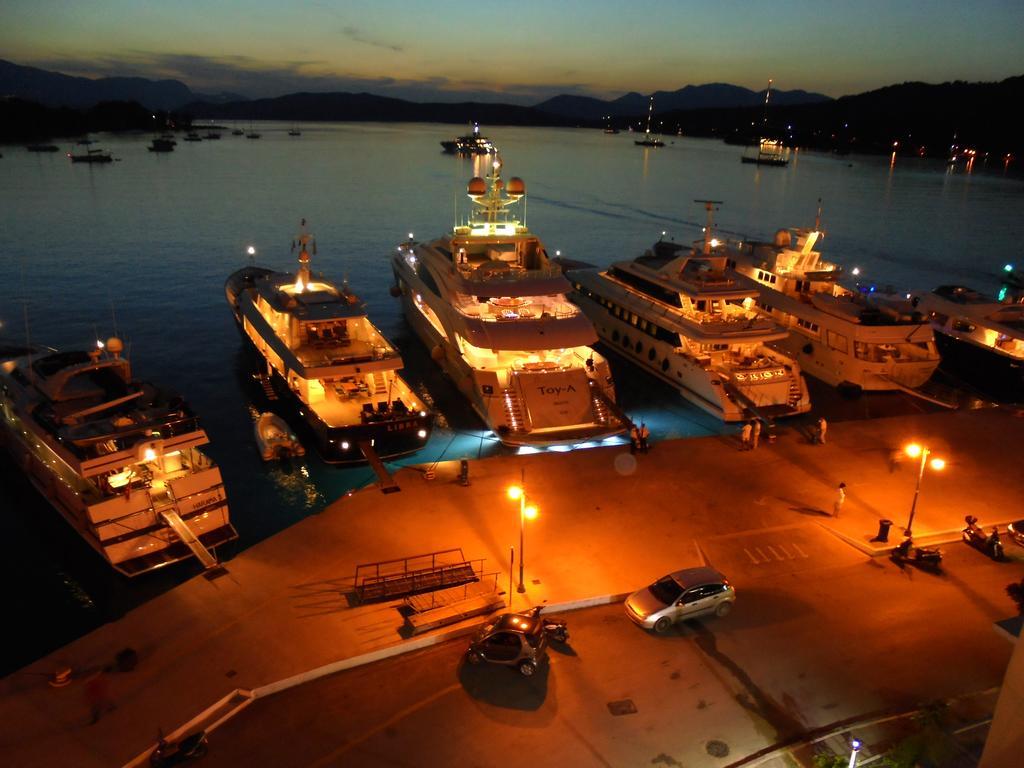 The Manessi Boutique 3* Poros Town