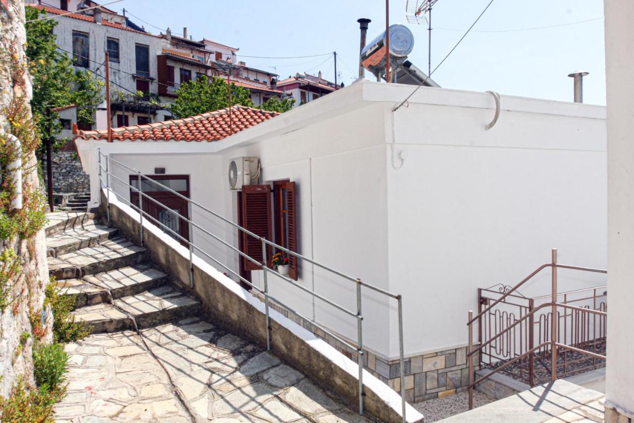 Anna's House Glossa