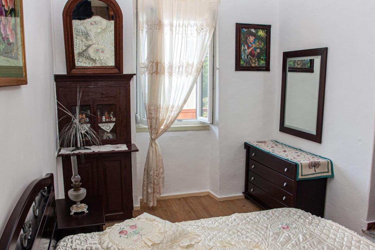 Anna's House * Glossa