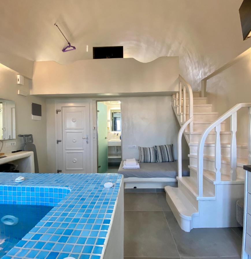 The Muses Of Santorini Private Jacuzzi Vothon