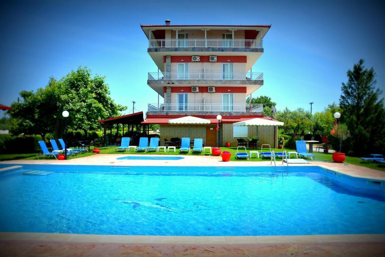 Denis And Hotel 2*