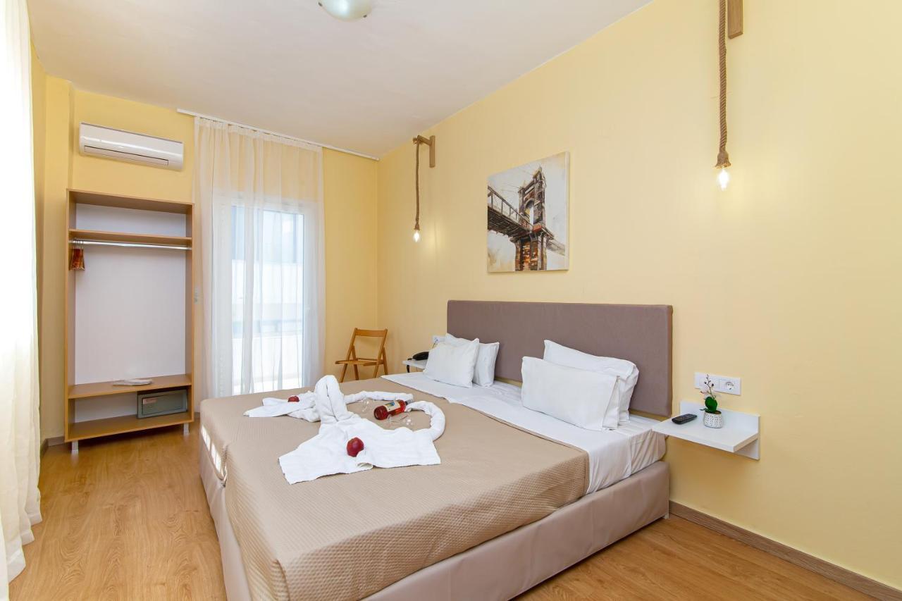 Hotel Triton