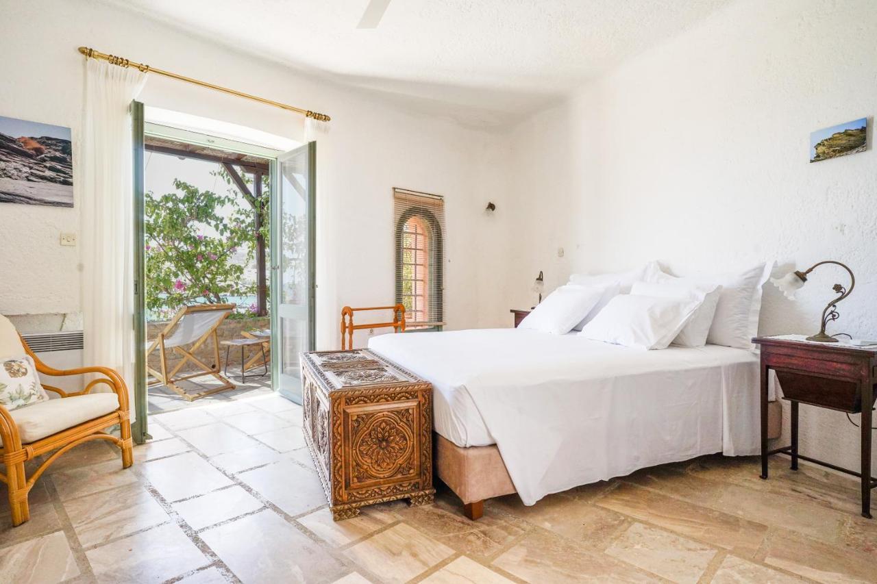 Exquisite Beachfront Mansion Villa Ermoupoli
