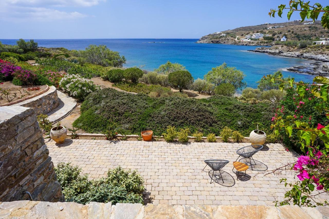Exquisite Beachfront Mansion Villa *