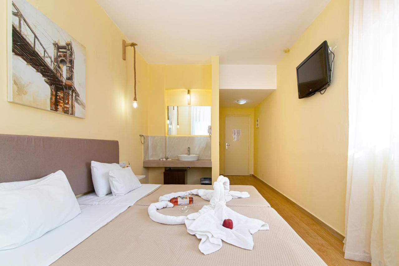 Triton Hotel 3*