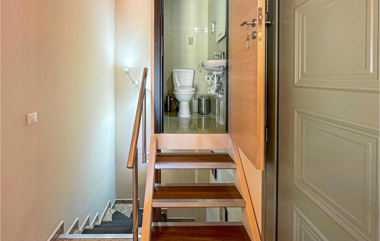 4 Bedroom Lovely In Xiropigado