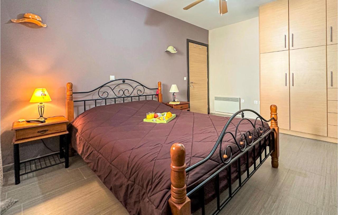 4 Bedroom Lovely In Holiday home
