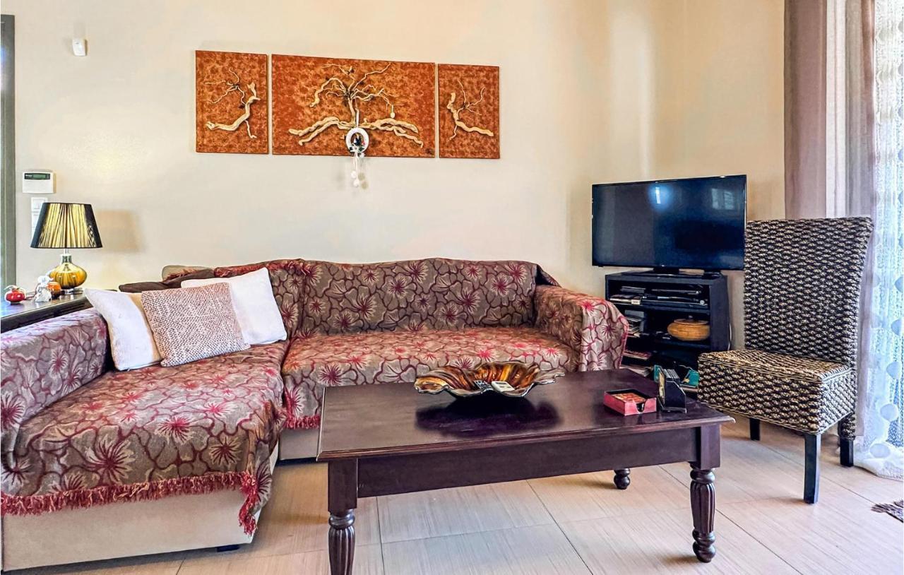 Holiday home 4 Bedroom Lovely In Xiropigado