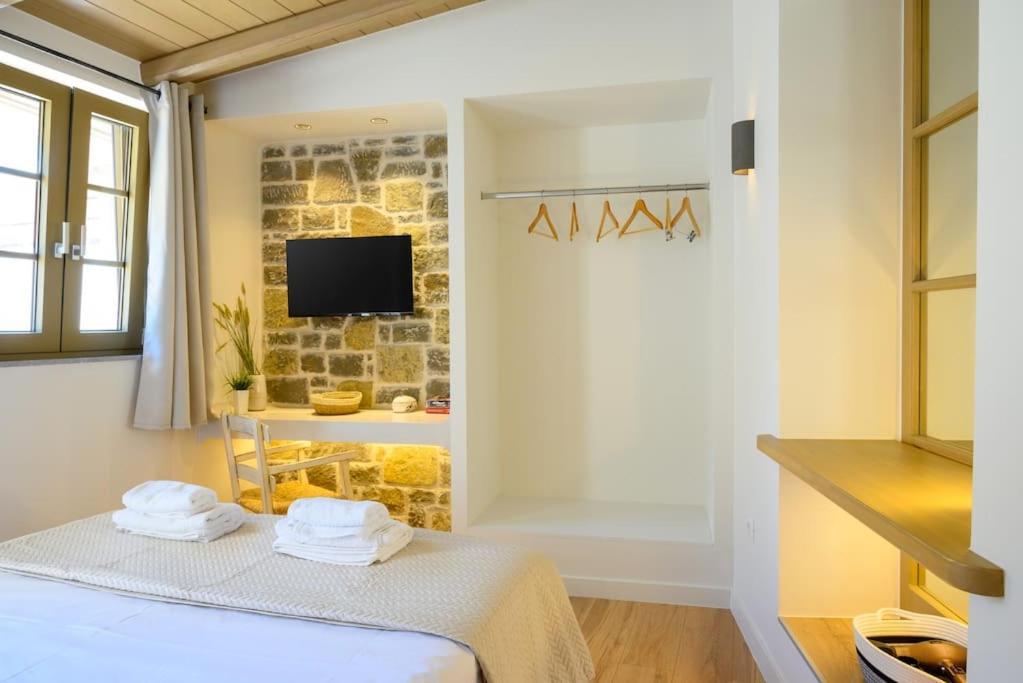 Manolis House Holiday home *