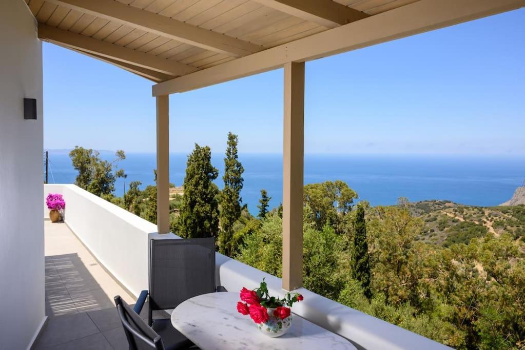 Manolis House Holiday home *