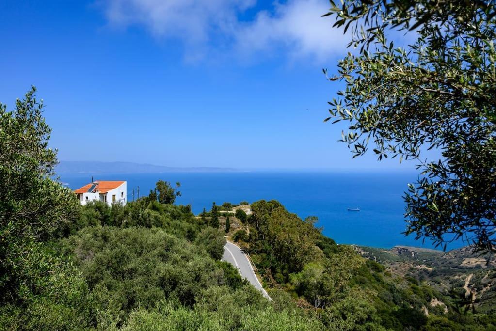 Holiday home Manolis House