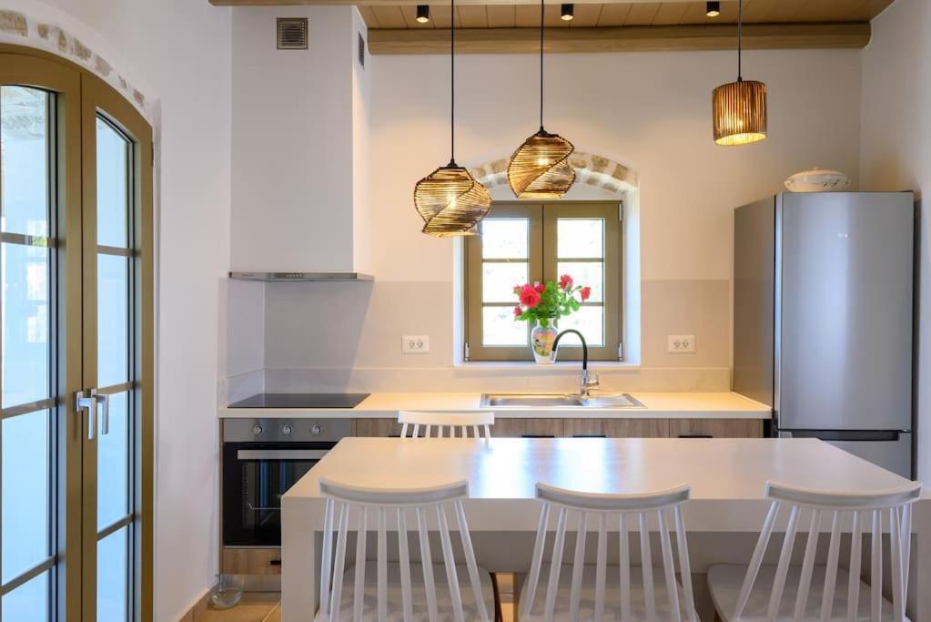 Manolis House Holiday home *