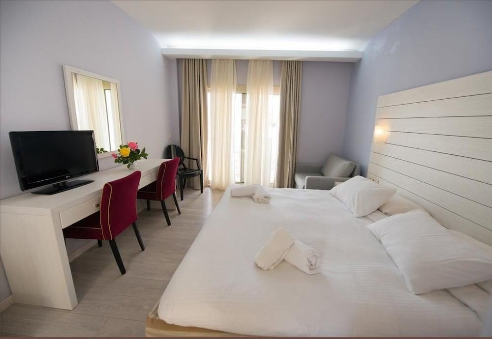 Lefkas Hotel 3*