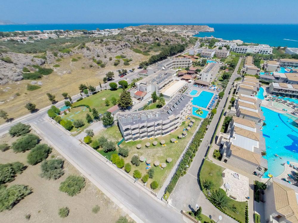 Delfinia 4*
