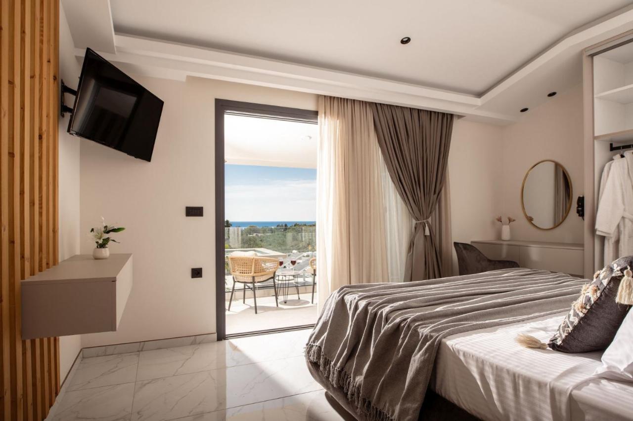 Roselia - Luxury Escape With Magnificent Views, By Zantewize Villa