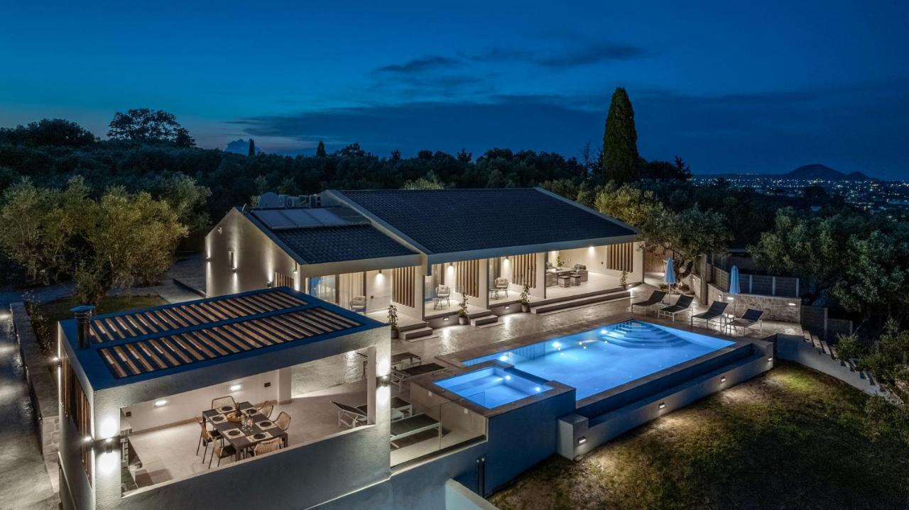 Roselia - Luxury Escape With Magnificent Views, By Zantewize *