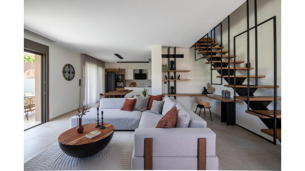 Villa Salina - With Private Heated Eco-pool, Sauna & Jaccuzi Hot Tub *