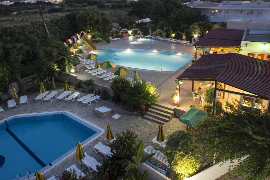 Fili Aparthotel 2*