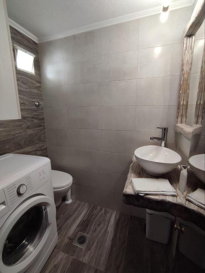 Traditional House Milos Apartment Pollonia