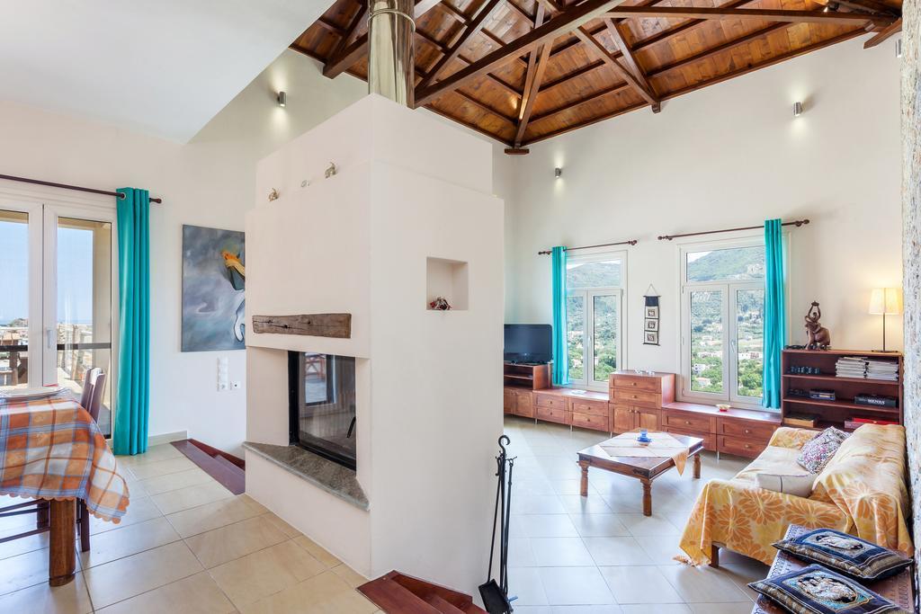 Anatoli Villa *