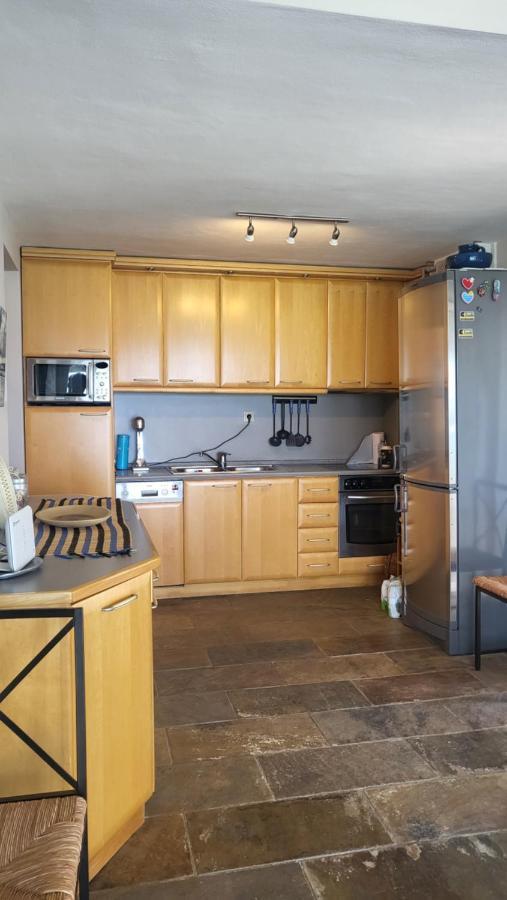 Evita Maisonette, Elegant Beachfront Apt, * Polychrono