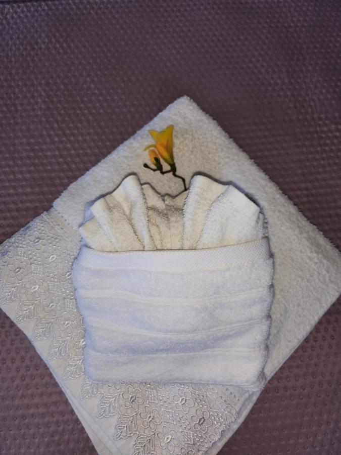 Konostasi At