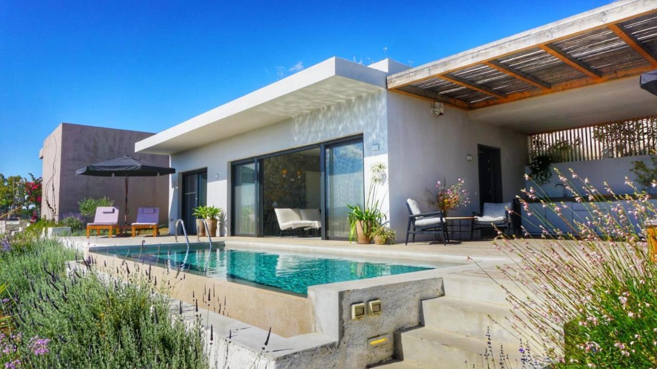 Dimi Private Pool, Sea View & 3 Bedrooms