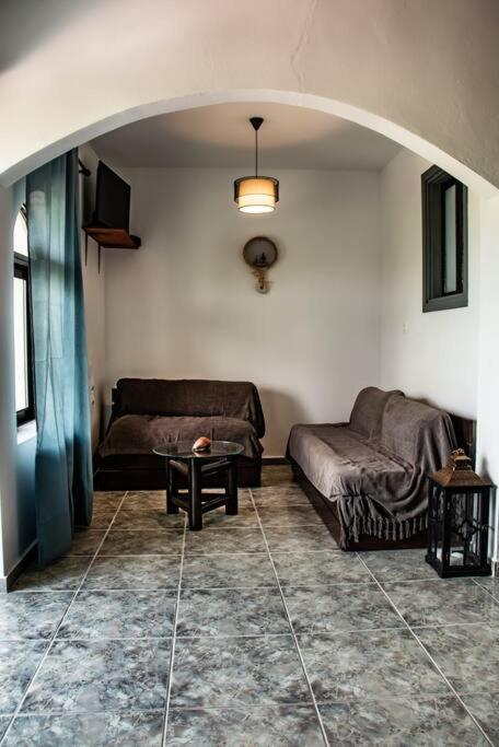 Pelekanos Beachfront Apartment *