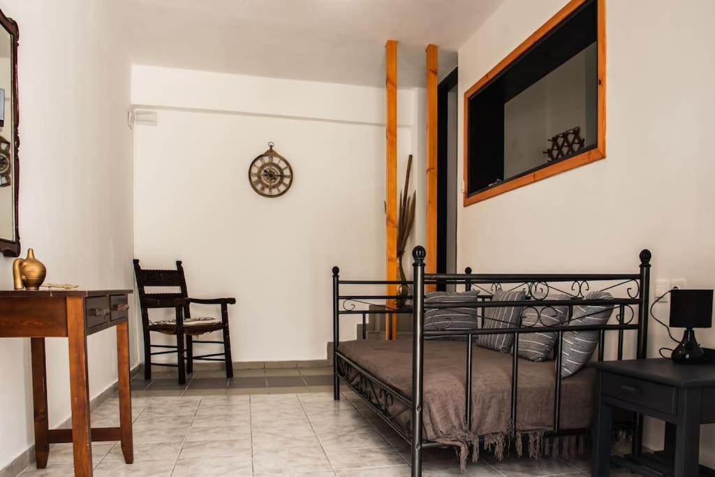 Pelekanos Beachfront Apartment