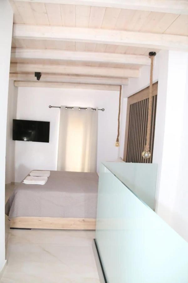 Elvira Luxury