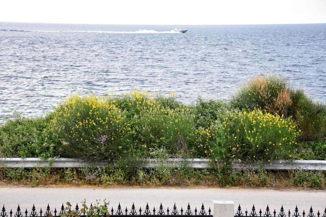 Salt And Petals * Samothraki