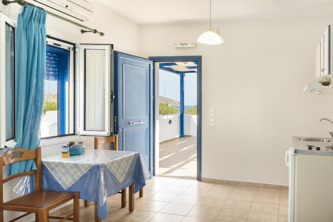 Ninemia Serifos 5 *