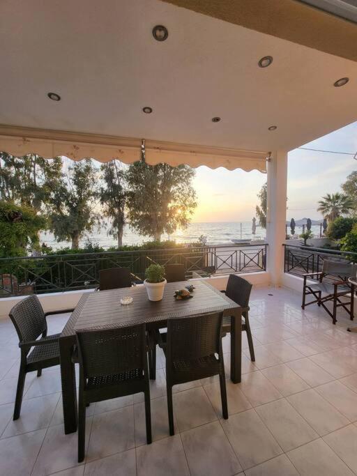 Holiday home σπίτι δίπλα στην θάλασσα *