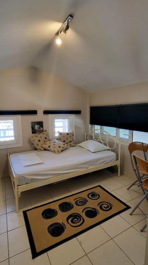 Evita Maisonette, Elegant Beachfront Apt, Apartment Polychrono