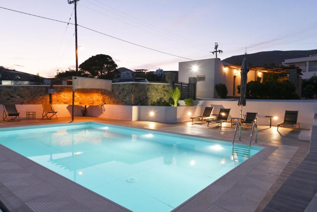 Villa Flora's And Pool In Syros Liaropa