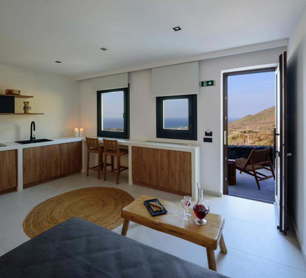 Ryolithos Aparthotel Foinikia (Santorini)